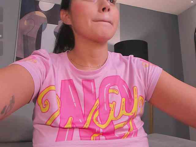 AmbarJames webcam