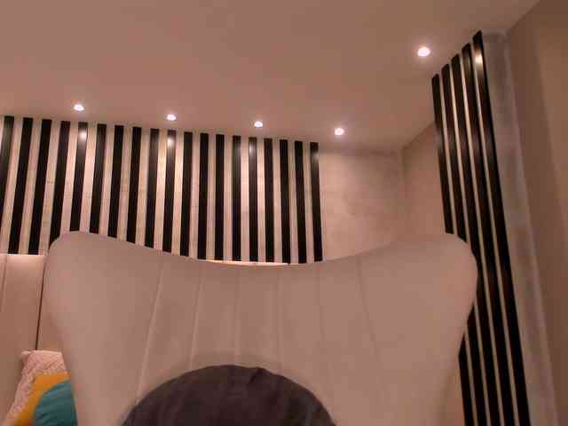 AmbarJames webcam