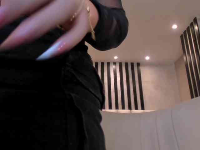 AmbarJames webcam