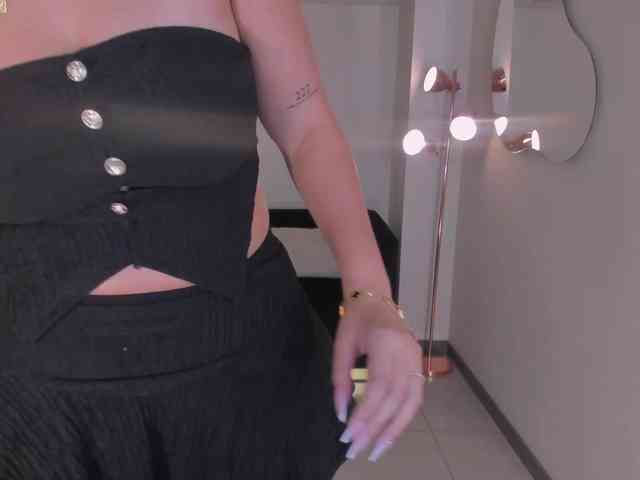 AmbarJames webcam