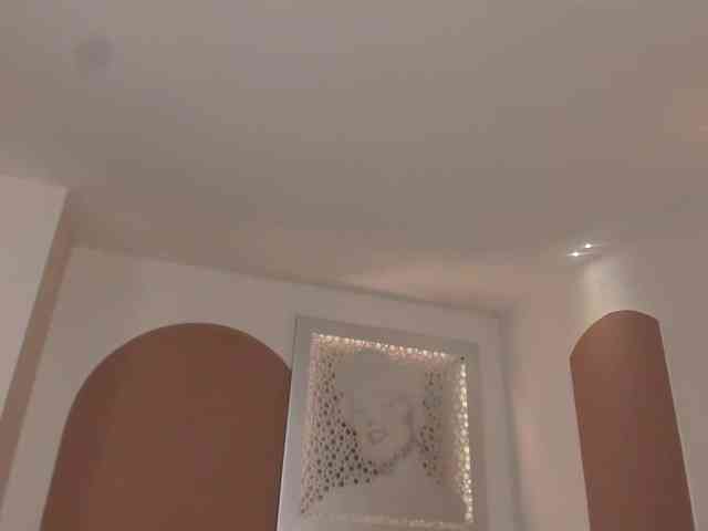 AmbarJames webcam