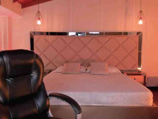 SophieHouston webcam