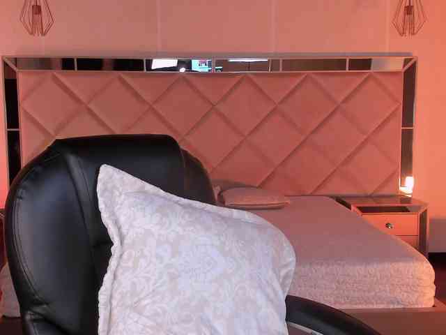 SophieHouston webcam