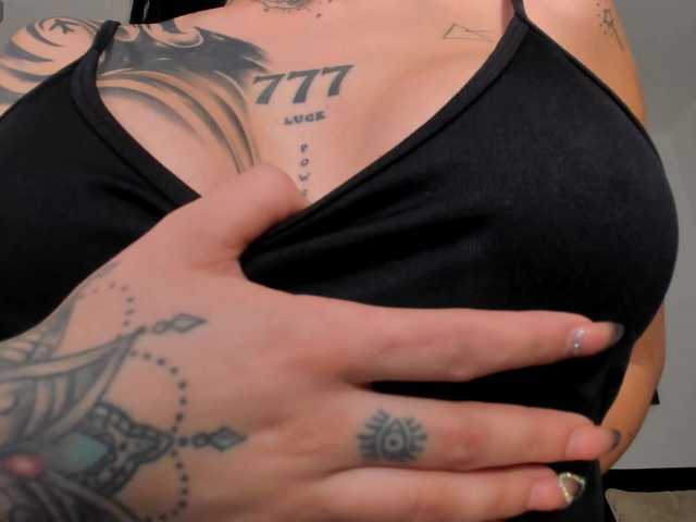 MilaLawrence live cam on BongaCams