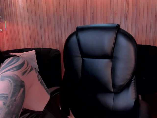 MilaLawrence live cam on BongaCams