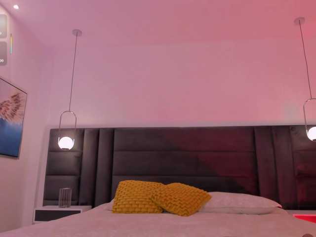 MilaLawrence live cam