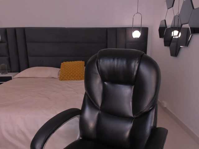 MilaLawrence live cam preview
