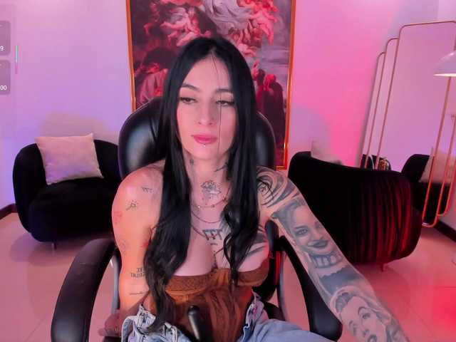 MilaLawrence — live female cam
