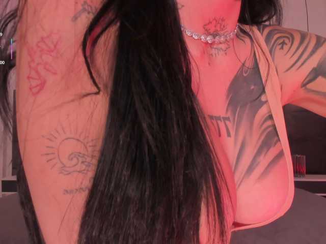 MilaLawrence live cam on BongaCams