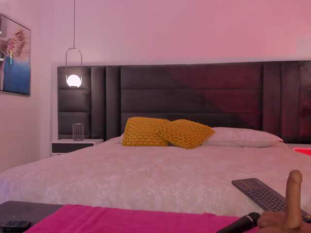 MilaLawrence live cam on BongaCams