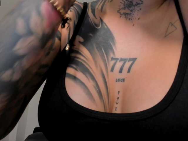 MilaLawrence live cam on BongaCams