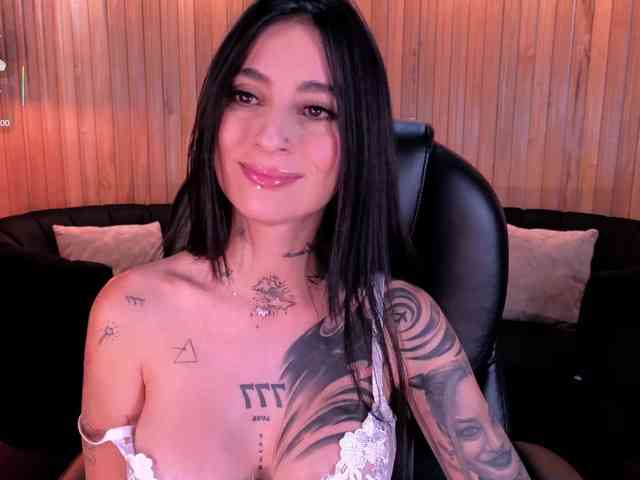 MilaLawrence webcam