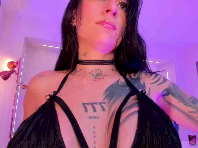 MilaLawrence webcam
