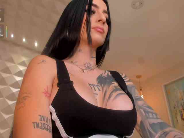 MilaLawrence webcam
