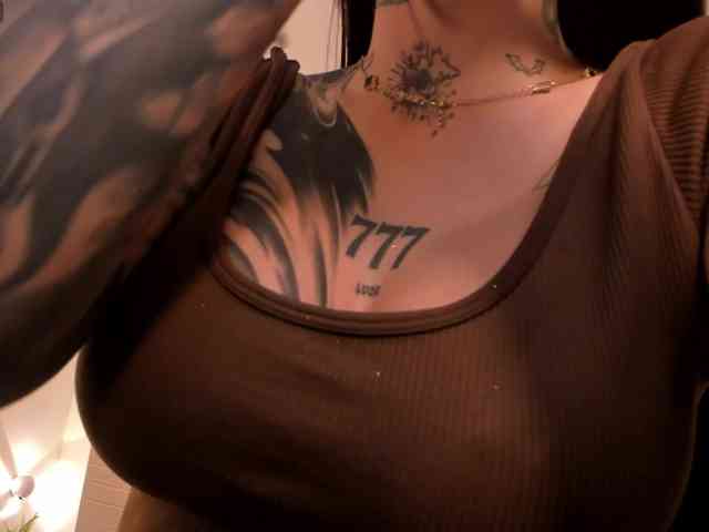 MilaLawrence webcam