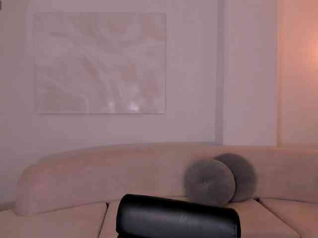 MilaLawrence webcam