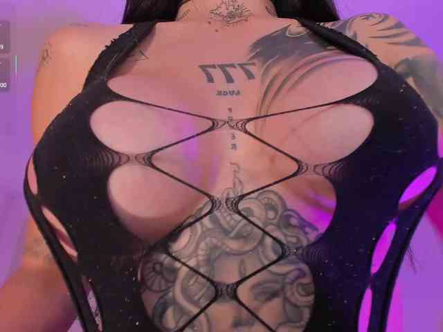 MilaLawrence webcam