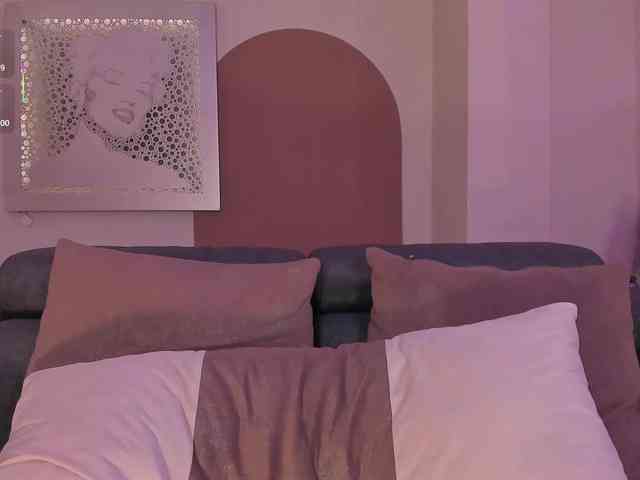 MilaLawrence webcam
