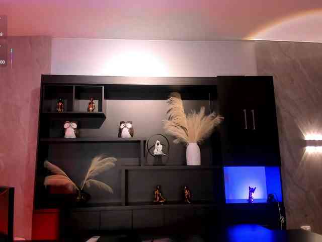 MilaLawrence webcam