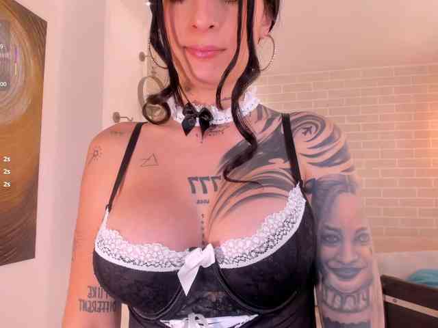 MilaLawrence webcam