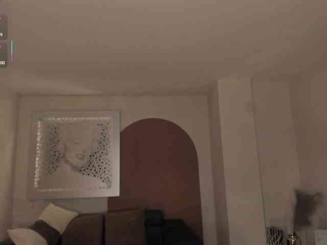 MilaLawrence webcam