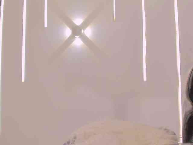 MilaLawrence webcam
