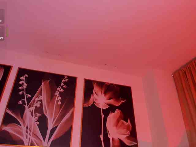 MilaLawrence webcam