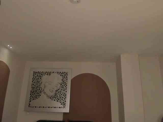 MilaLawrence webcam