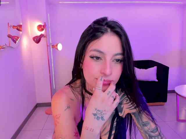 MilaLawrence webcam