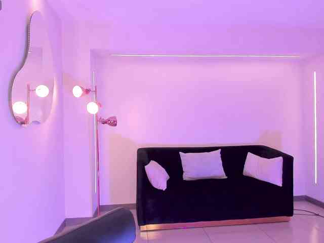 MilaLawrence webcam
