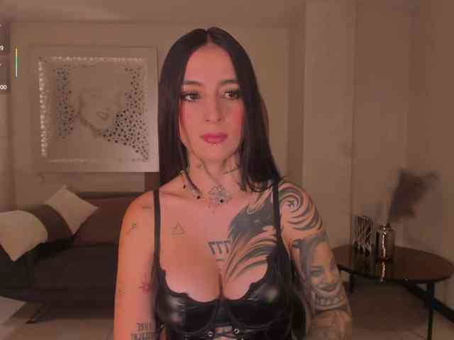 MilaLawrence webcam
