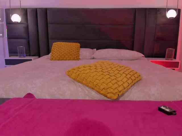 MilaLawrence webcam