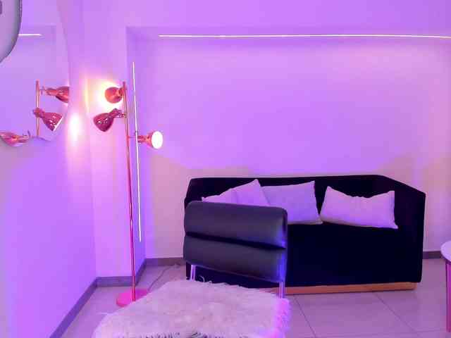 MilaLawrence webcam