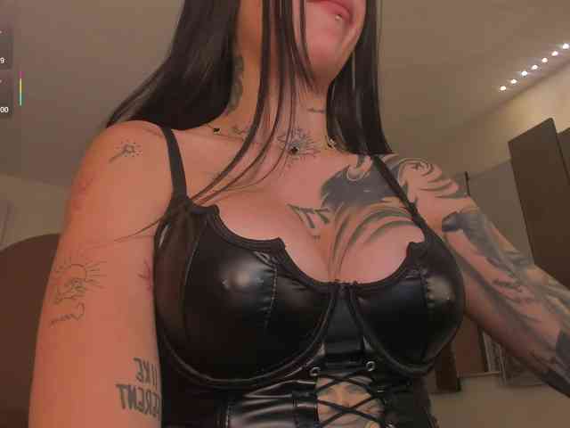 MilaLawrence webcam