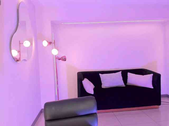 MilaLawrence webcam