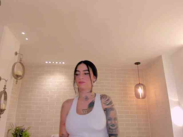 MilaLawrence webcam