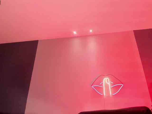 MilaLawrence webcam