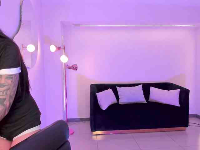 MilaLawrence webcam