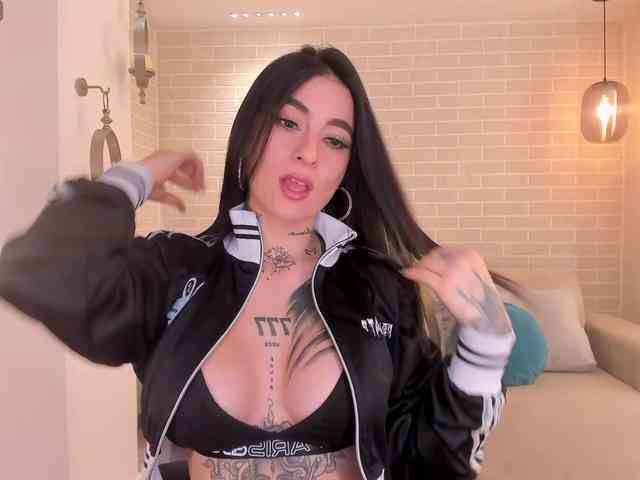 MilaLawrence webcam