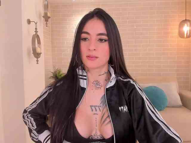 MilaLawrence webcam