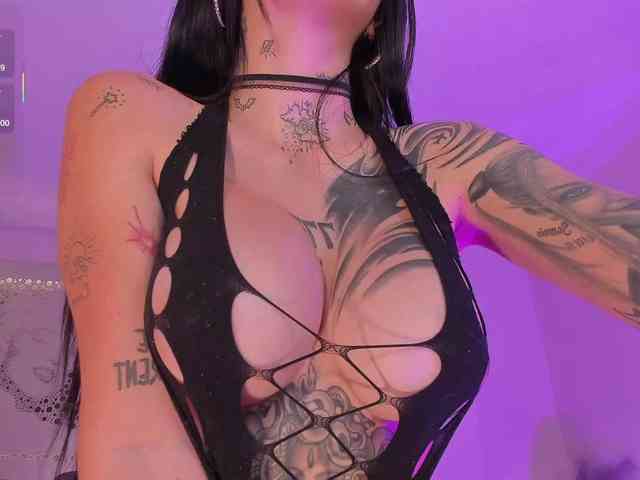 MilaLawrence webcam