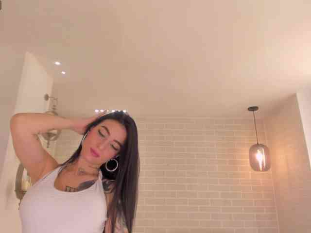 MilaLawrence webcam