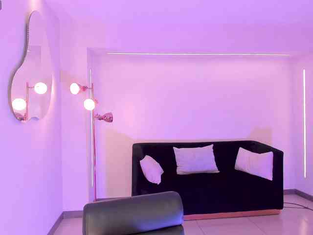MilaLawrence webcam
