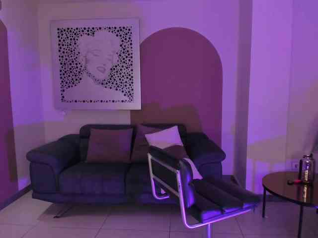 MilaLawrence webcam