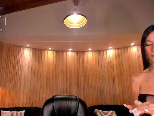 MilaLawrence webcam