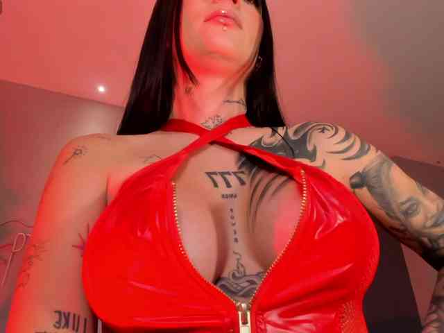 MilaLawrence webcam