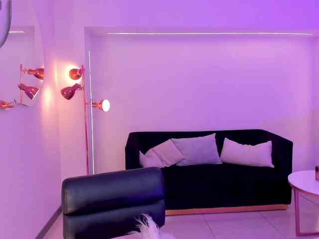 MilaLawrence webcam