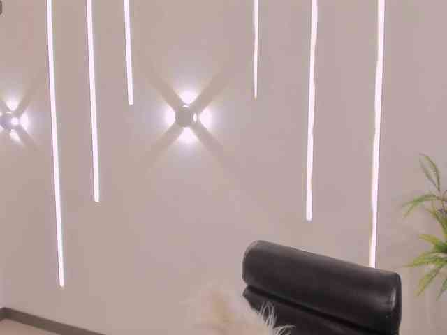 MilaLawrence webcam