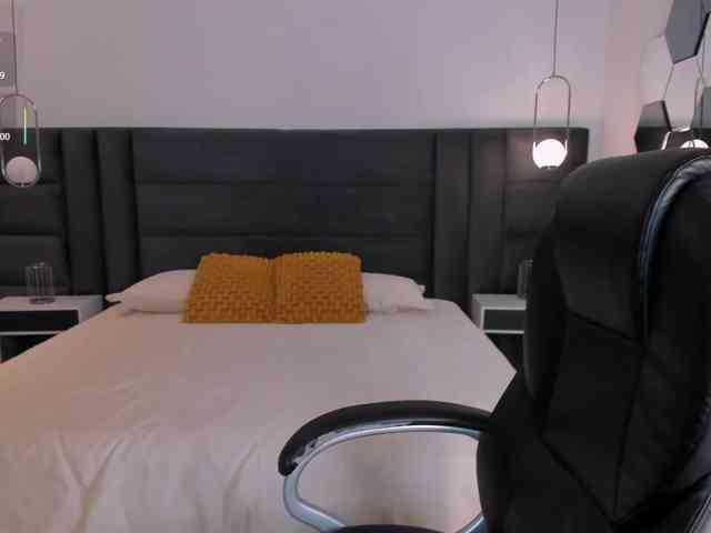 MilaLawrence webcam