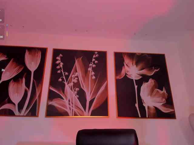 MilaLawrence webcam
